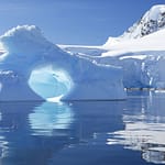 Antarktis - Eisberg vor Gletscherkante