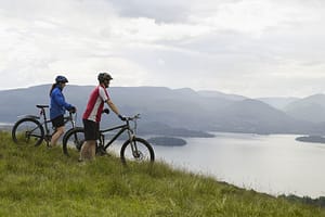 Fahrrad Paar über Loch Schottland